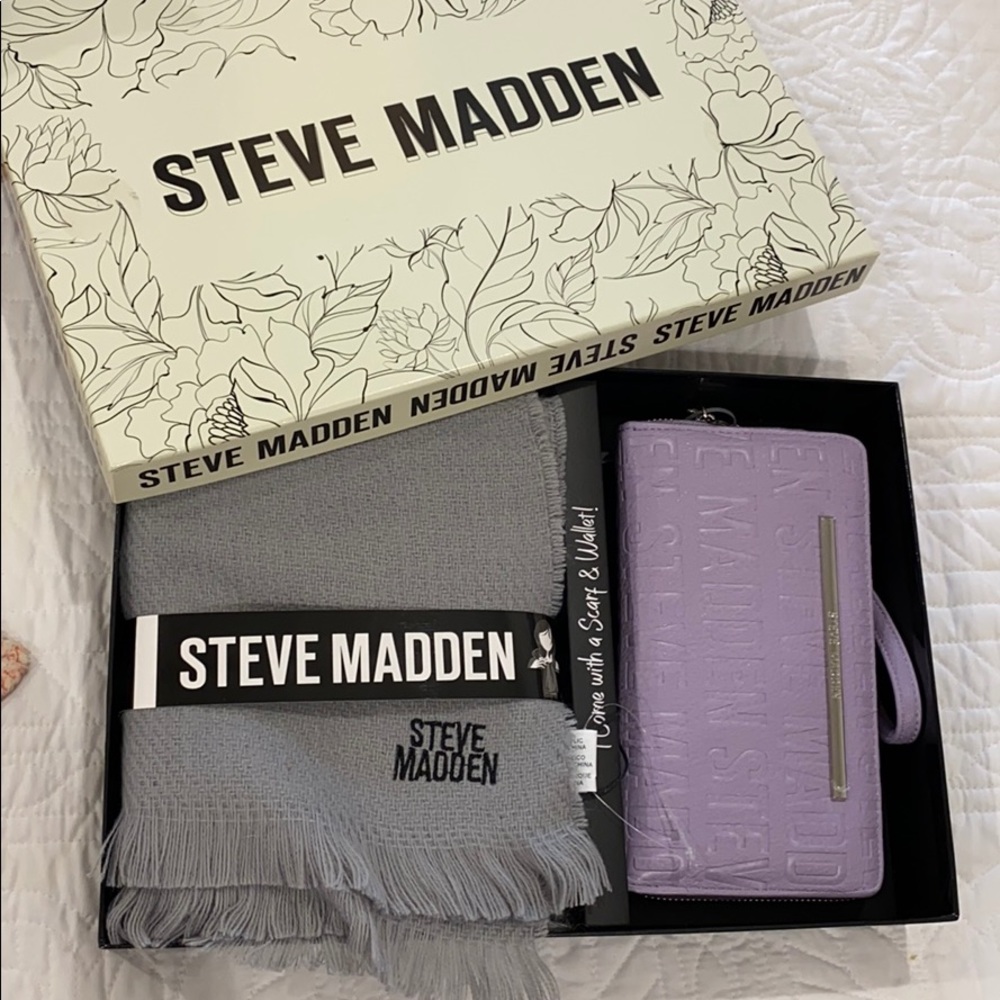 Steve Madden Scarf and Wallet gift set